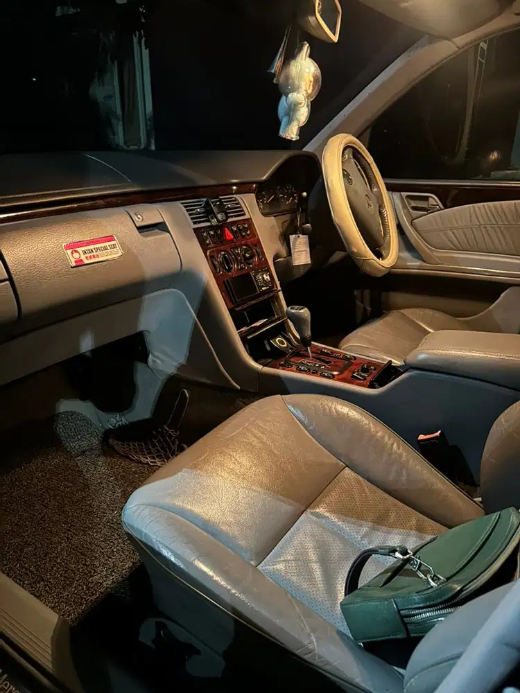 Mercedes-Benz E240 2000 Bensin