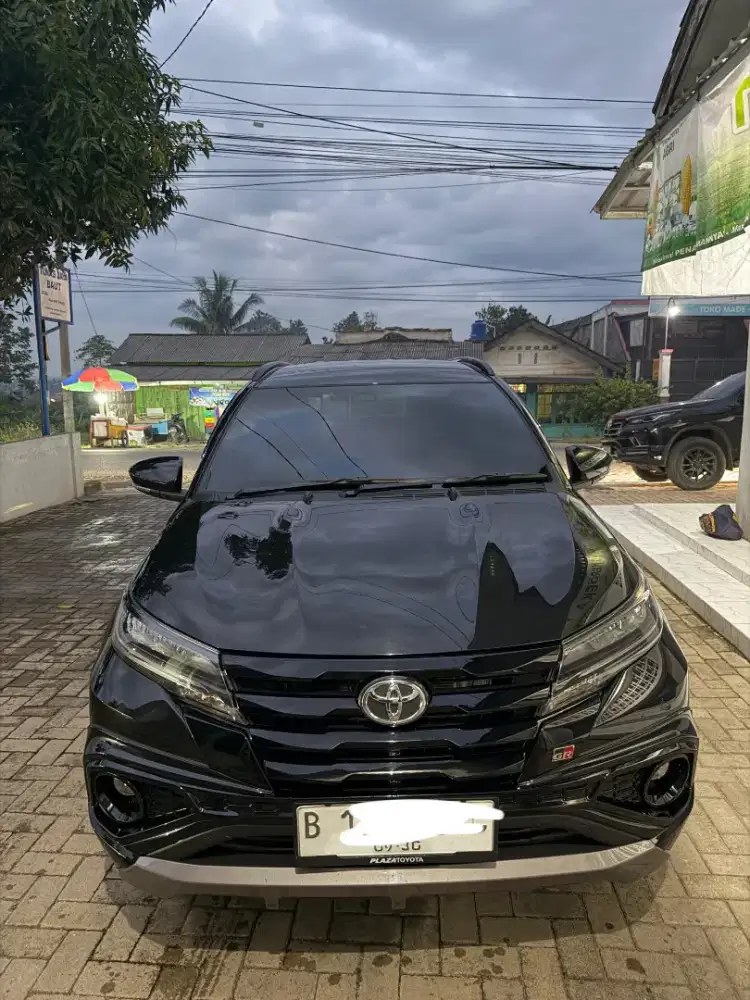 Toyota Rush GR Sport A/T 2025 Low KM Hitam