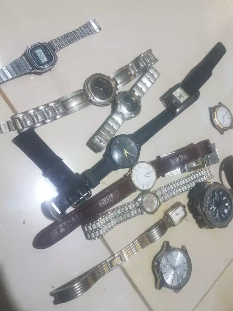 bahan jam.abis  batre