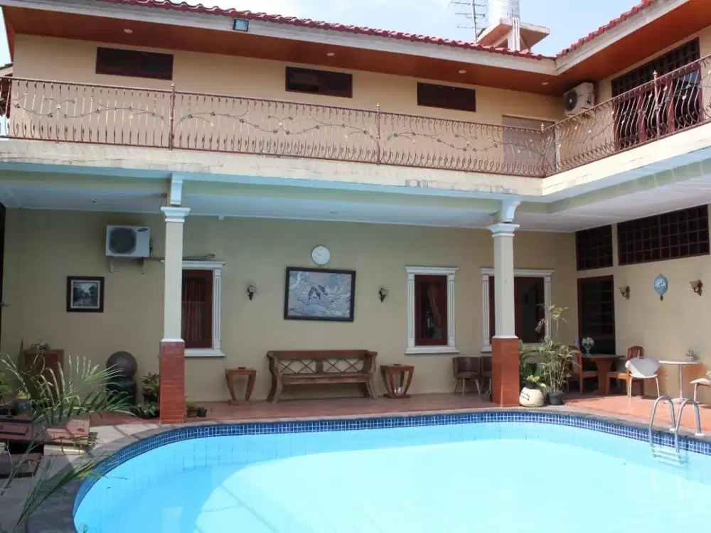 Rumah Mewah Ada Kolam Renang Di Jatiwaringin