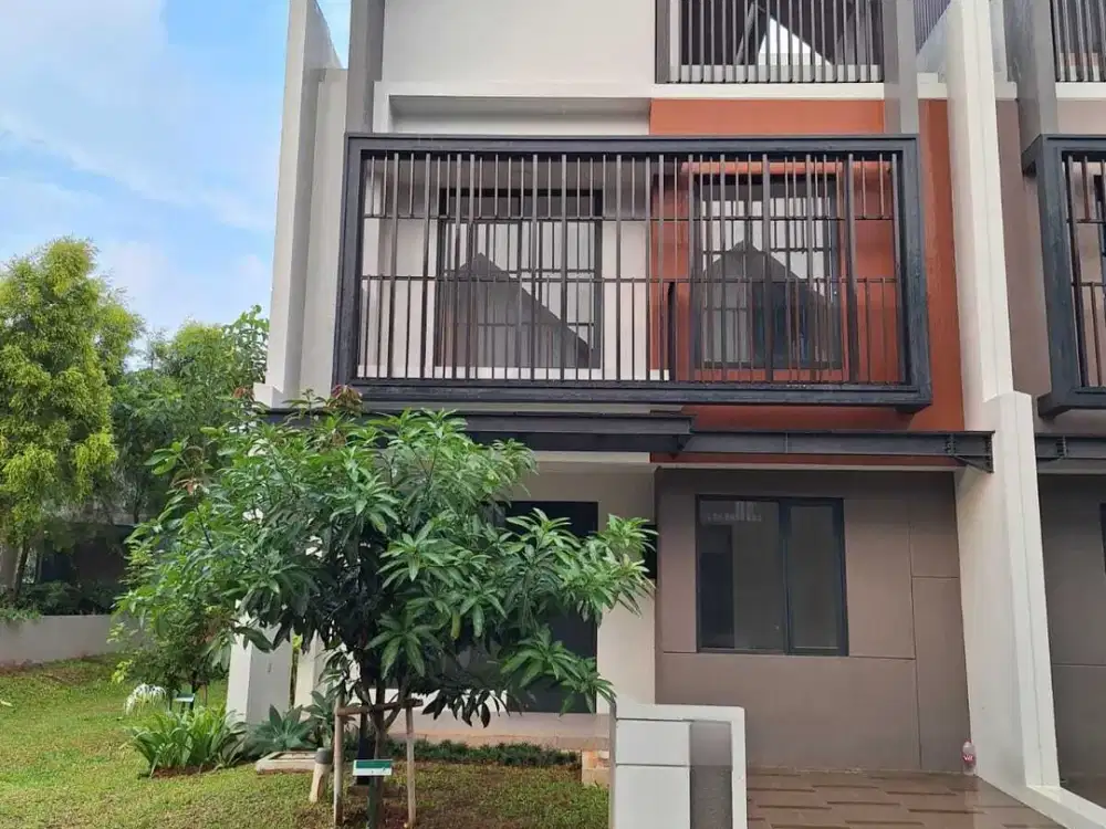 Dijual rumah bagus  3 lantai jarang ada di Cluster Leonora Sumarecon G