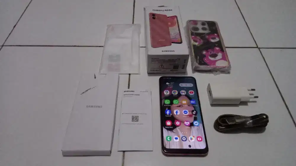 SAMSUNG A04E ( 2023 )
Ram 7gb (3gb+4gb)
Rom 32gb
Copper Edition Fulset