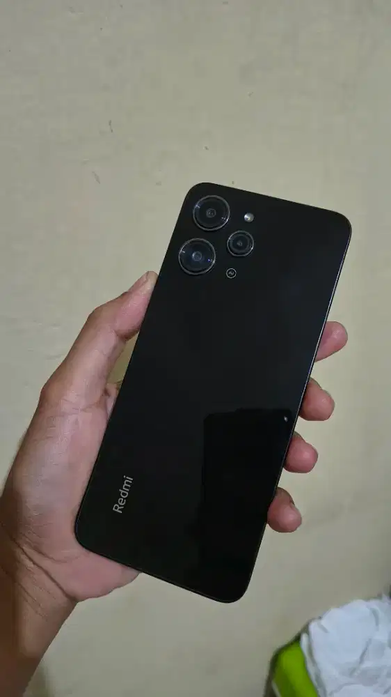 Xiaomi Redmi 12 8/256 Hitam Mulus