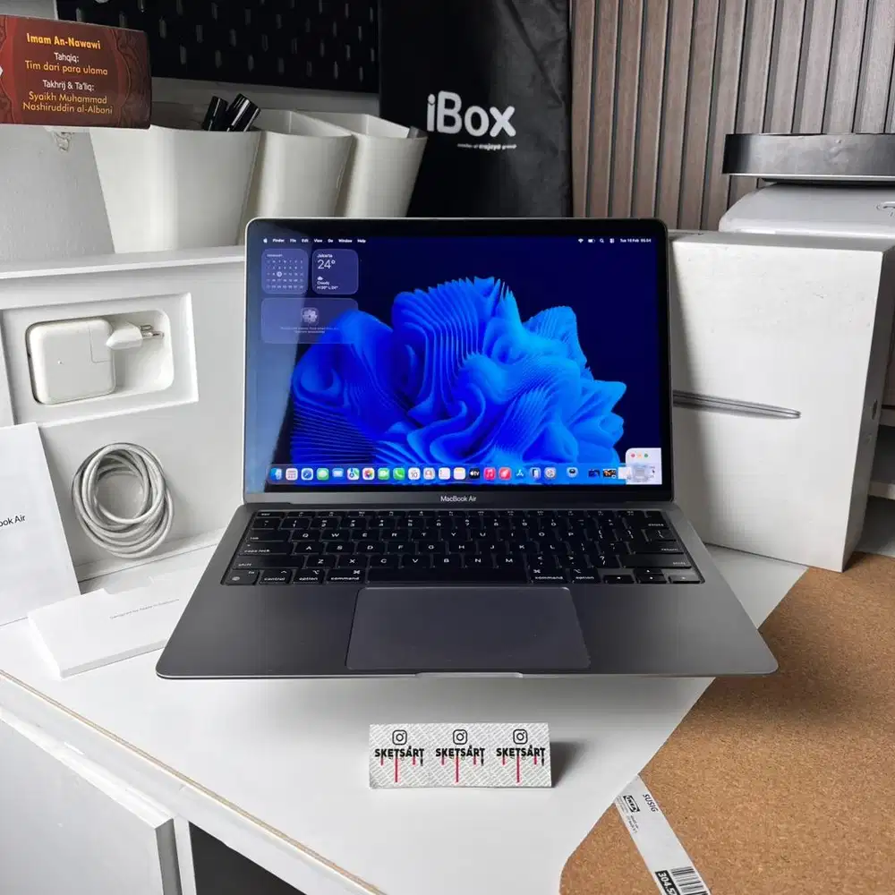 MacBook Air M1 8gb 256gb iBox Battery Health 85%