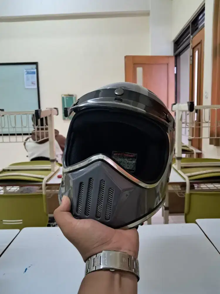 Helm cakil neils