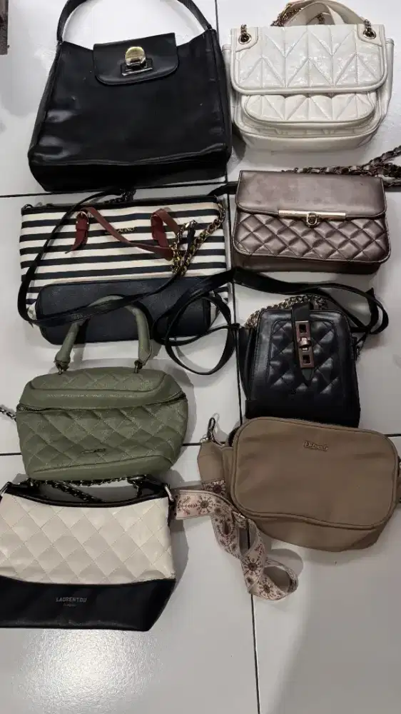 Tas borongan sepaket silahkan ambil semua