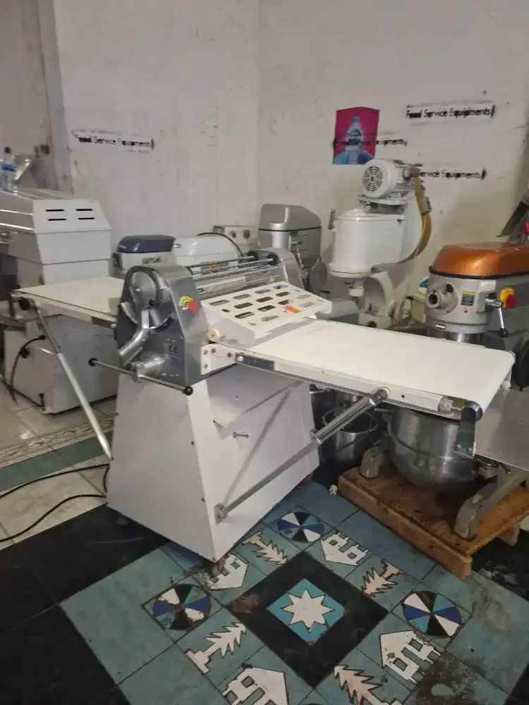 Mesin standing dough sheeter merk Chung hou Taiwan for pastry