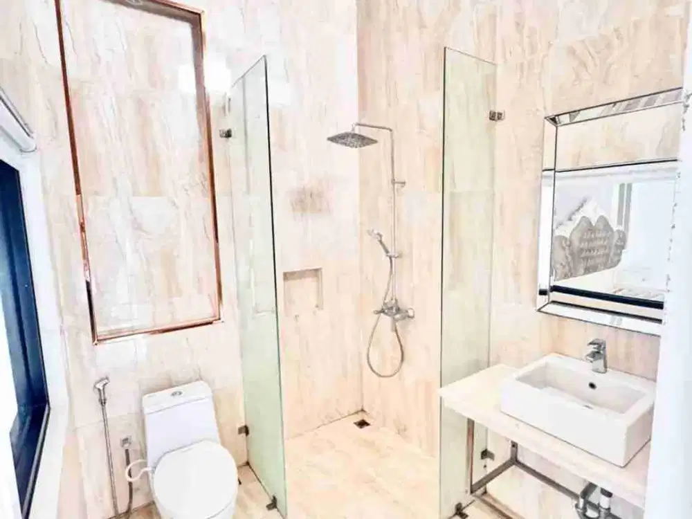 Disewakan Rumah 3 lantai furnish cluster Adara Harapan Indah