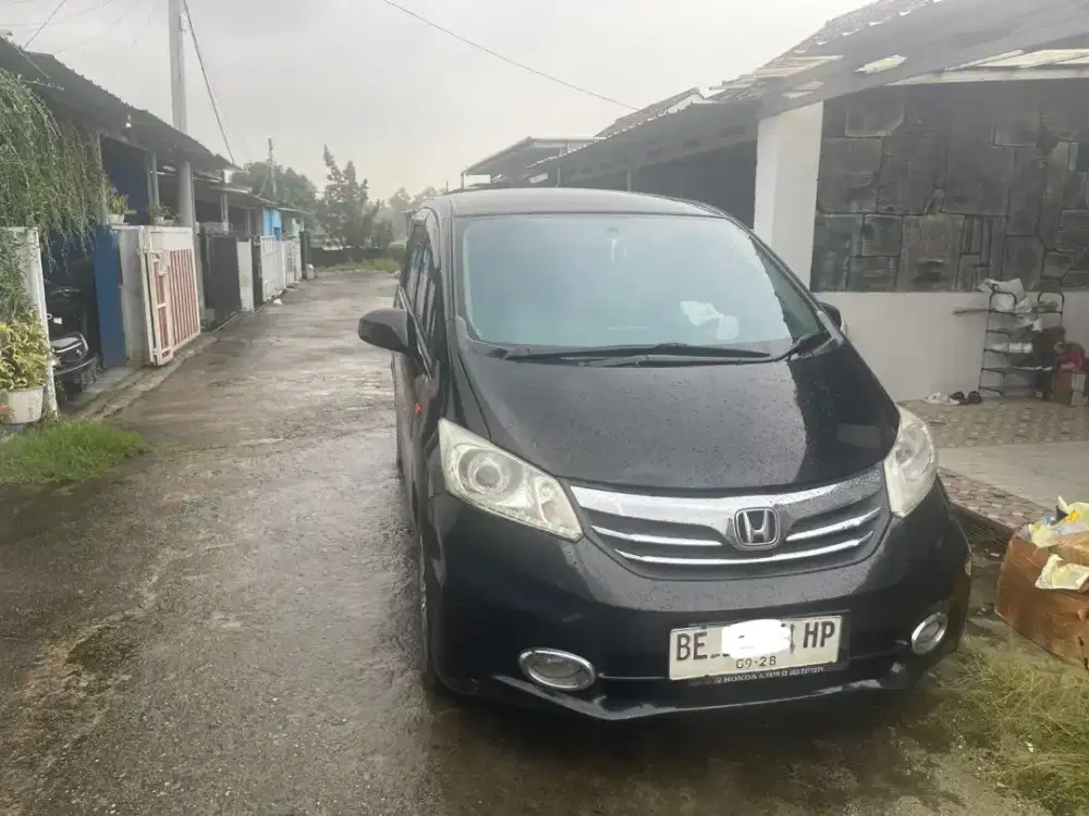 Honda Freed 2013 Hitam A/T lengkap hidup panjang