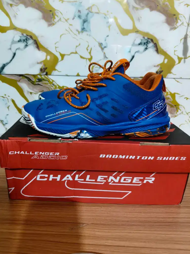 Sepatu badminton HiQua size 41 insol 26,5cm