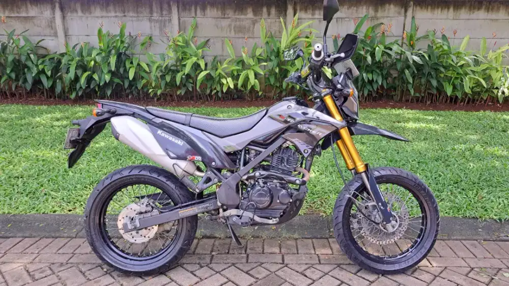 Kawasaki D-Tracker SE Supermoto 2021