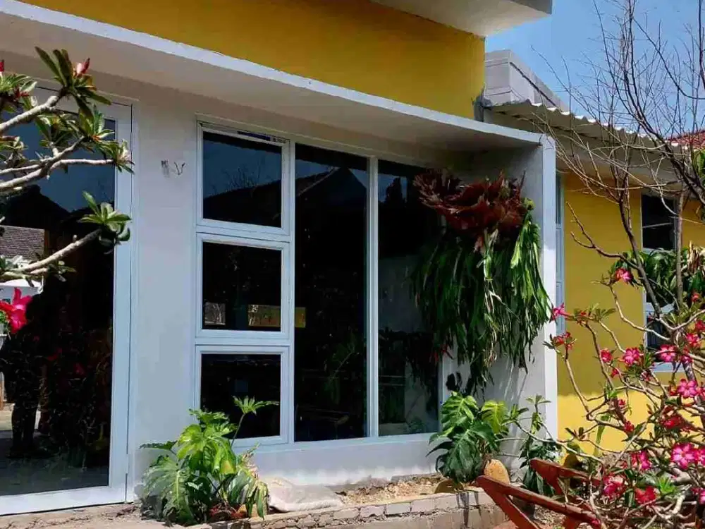 Jual harga miring rumah dgn tanah luas.sangat strategis. Jln Sukasari.