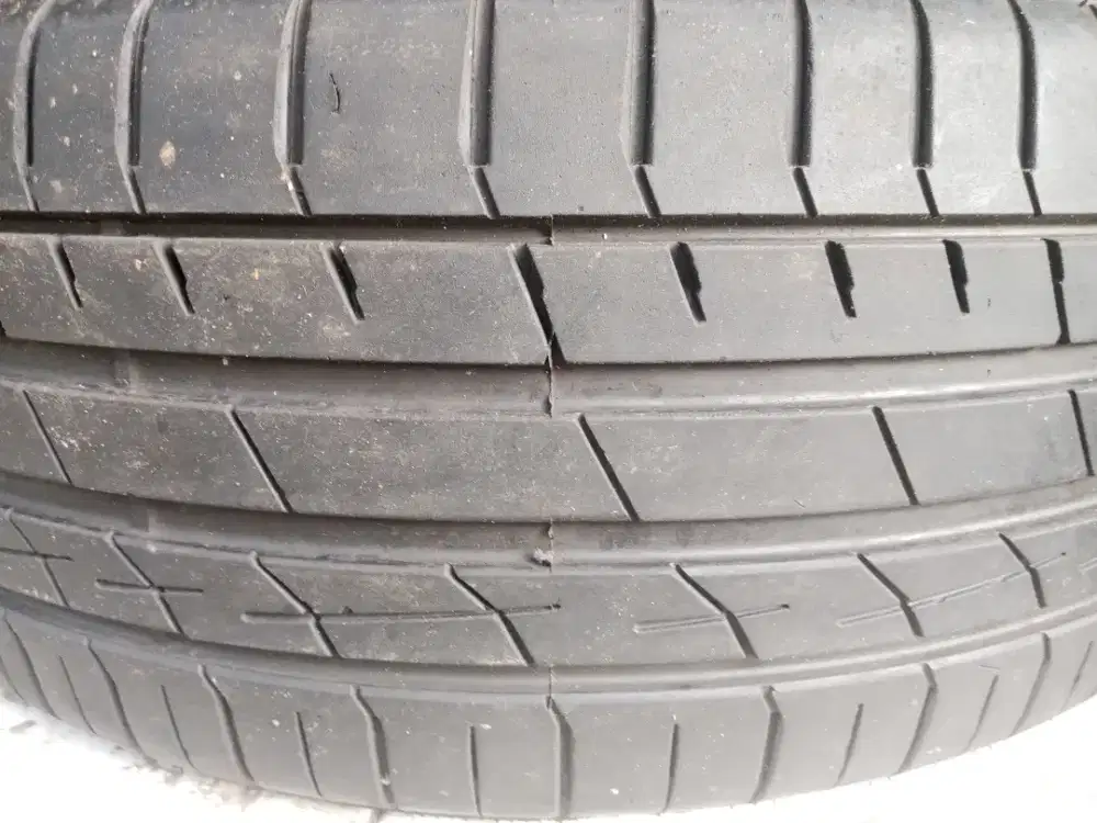 Ban seken acerera 265/40/22 85%. Thun 2021.  4 pcs