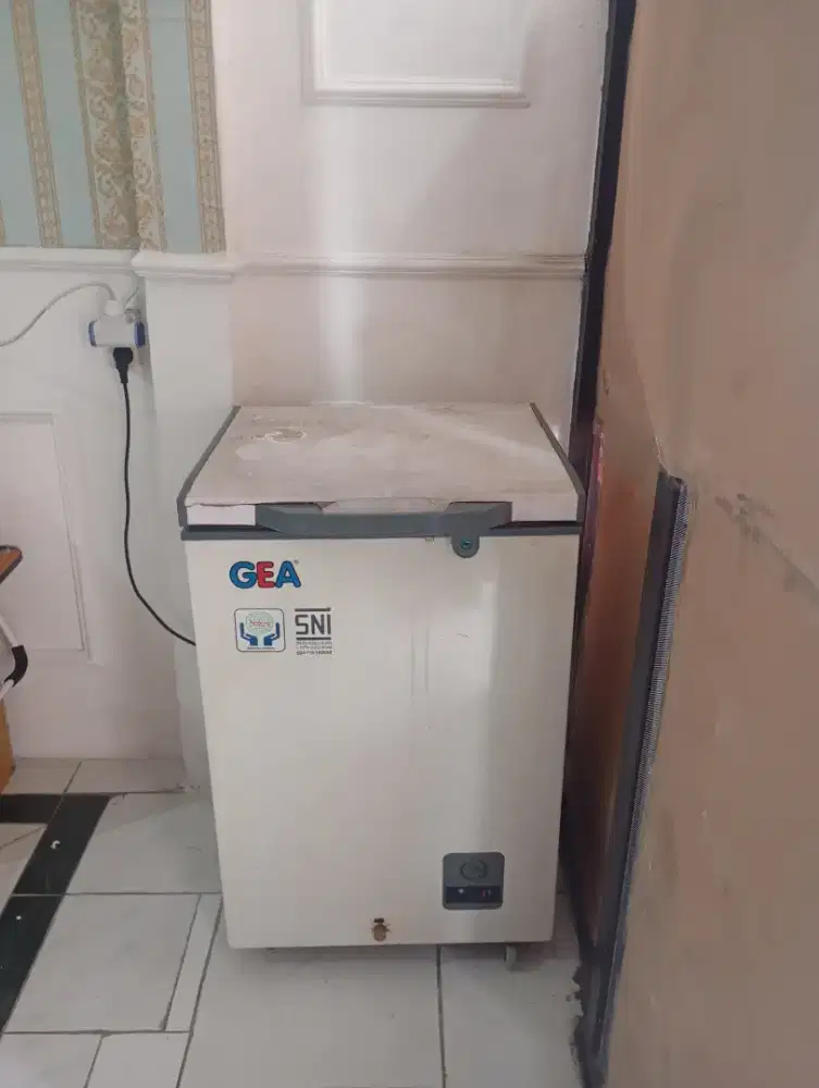 Frezeer kondisi sangat istimewa