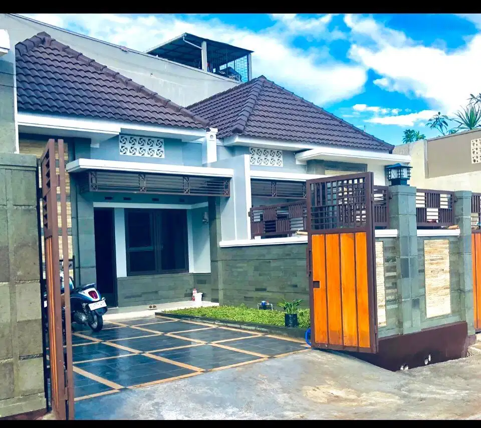 Jual Rumah Mewah Bangunan Baru di Sariwangi dkt POLBAN/ Setraduta