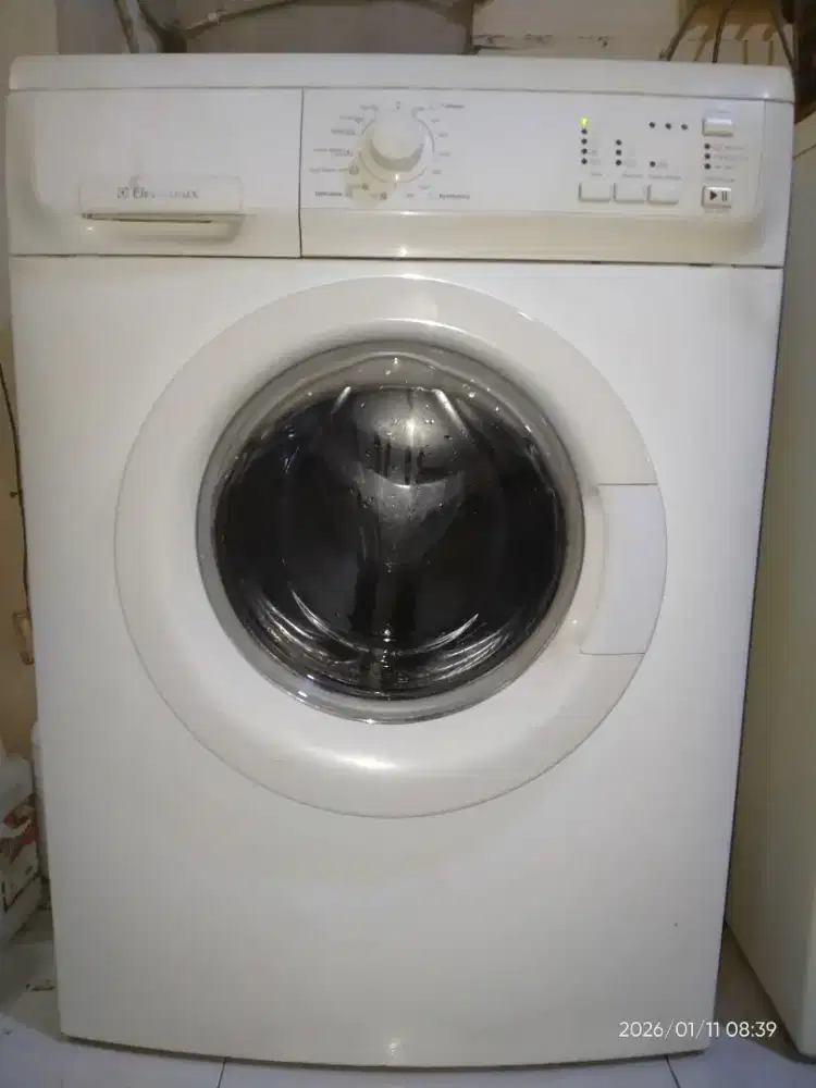 Mesin cuci Electrolux front loading