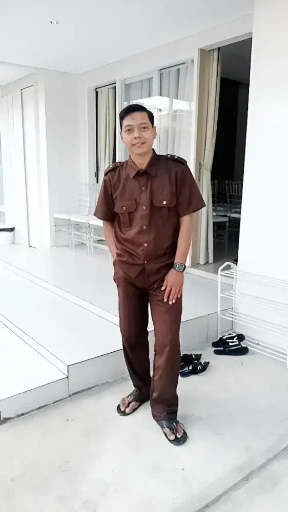 Saya sedang mencari pekerjaan apa saja saya mau yg ada mess nya