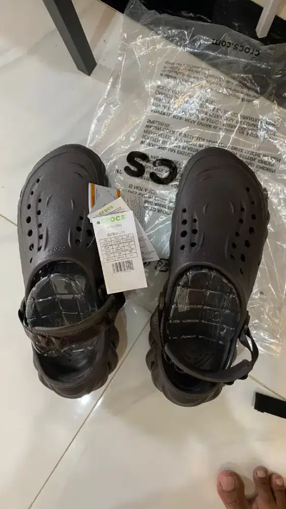 Sendal Crocs kondisi baru