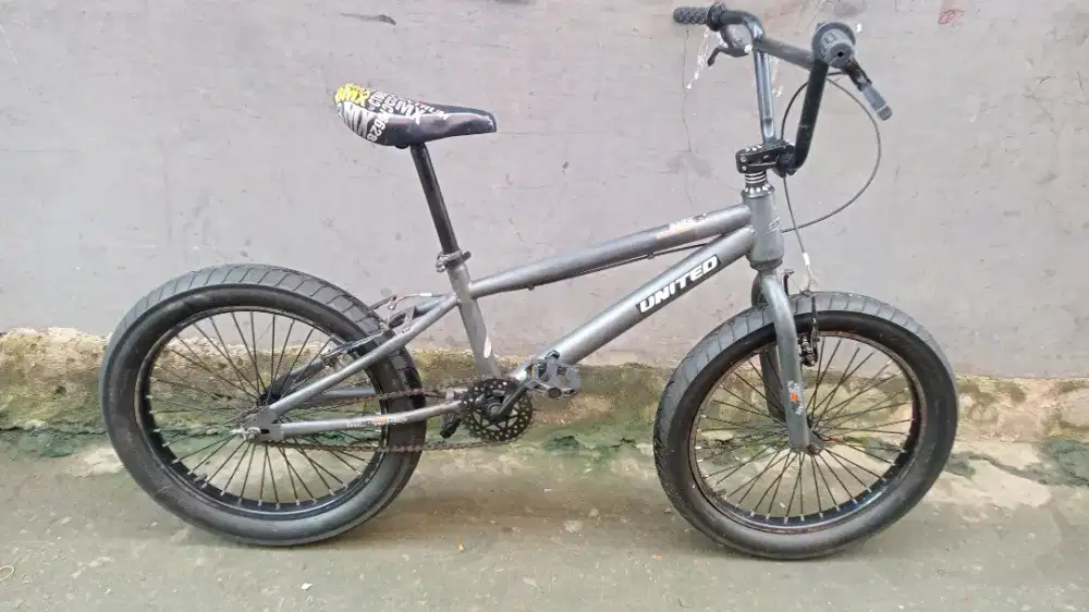 Sepeda BMX ban jumbo Ukuran 20