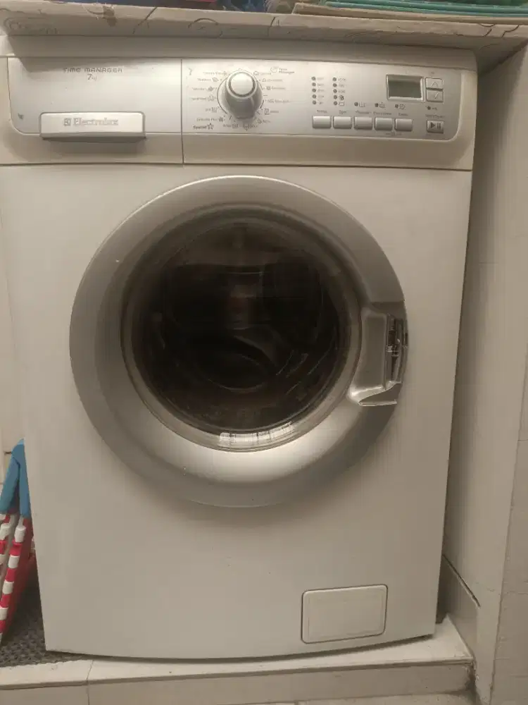Mesin Cuci Electrolux Front Loading Rusak