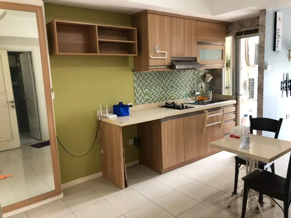 disewa apartemen green lake sunter,1BR fully furnished,view danau,hadap timur,AC 2 dan waterheater,best view.14 juta/3 bulan