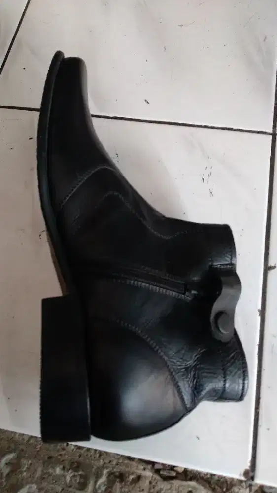 Sepatu kulit asli, kondisi baru