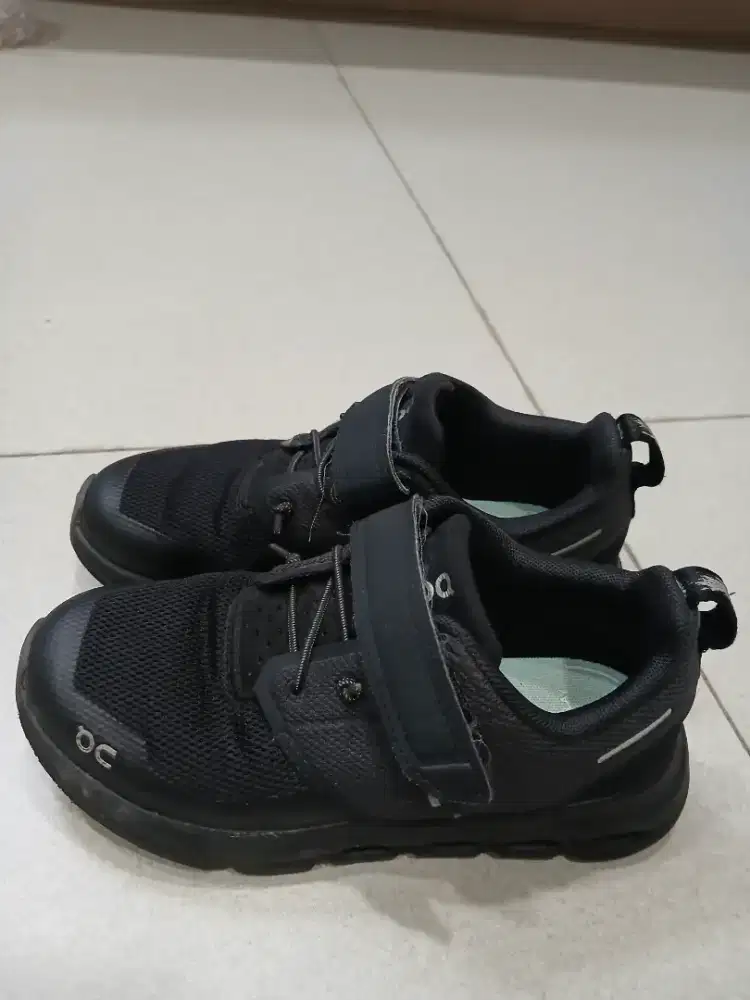 sepatu on cloud kids Swiss engineering