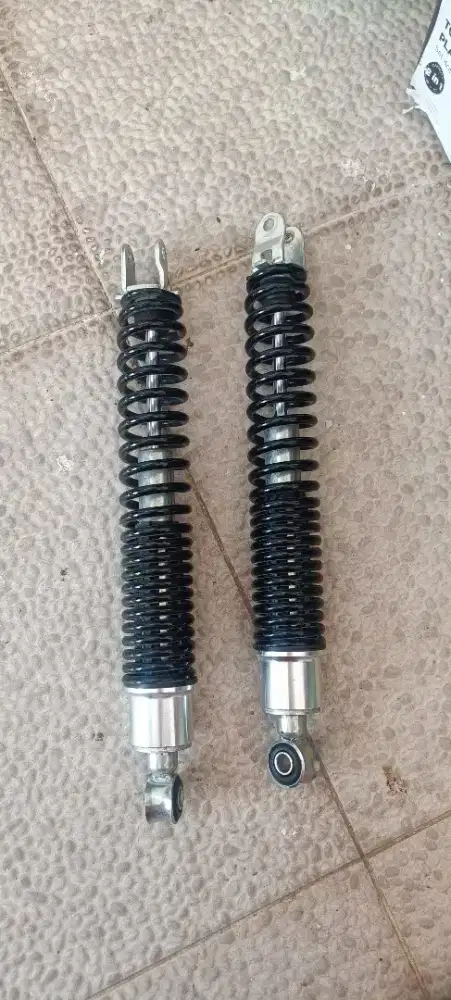 Shock belakang Polytron Fox 350