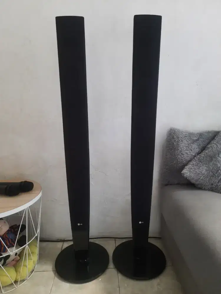 Sepasang Speaker Tower LG tinggi 120 cm like new suara mantap