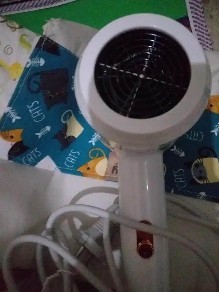 Hair dryer , panas, baru pakai 1 minggu.
Lok bandung kota