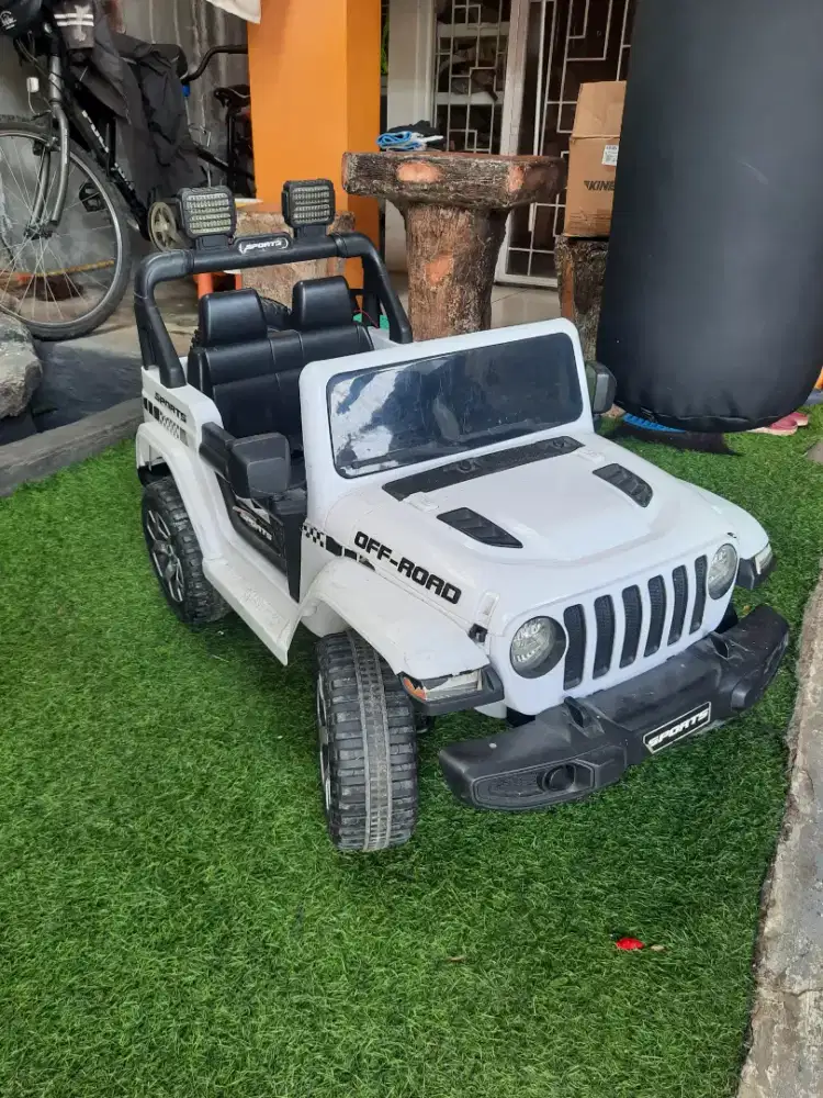 mainan mobil listrik anak