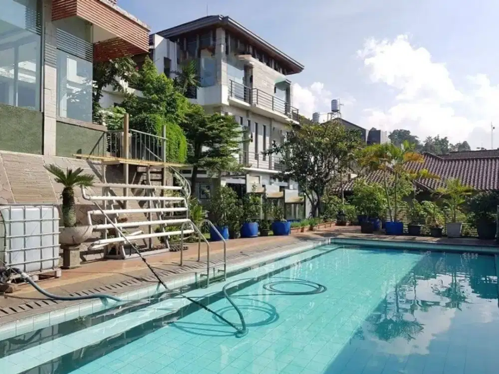 Termurah! Rumah Lux 4 Lantai di Setraduta Bandung