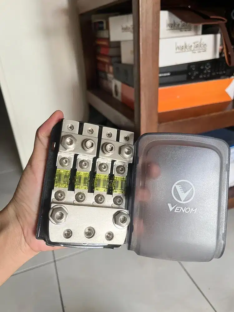Fuse Block Venom Cabang 4 Way Sekring Audio Mobil 100Ampere