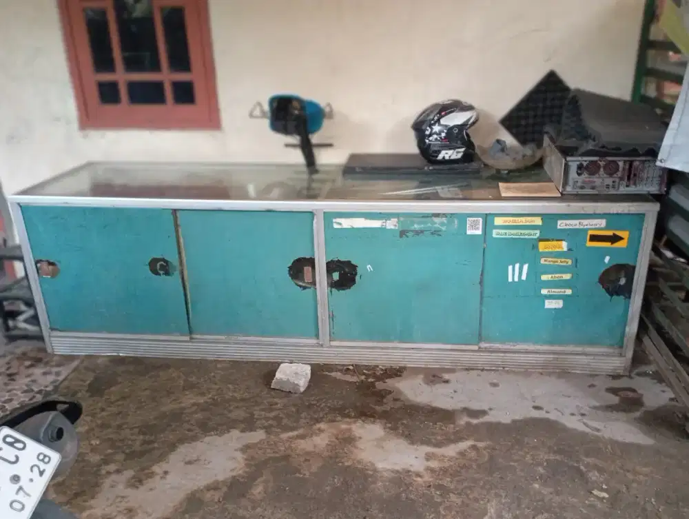 Etalase dan prover donat Bekas