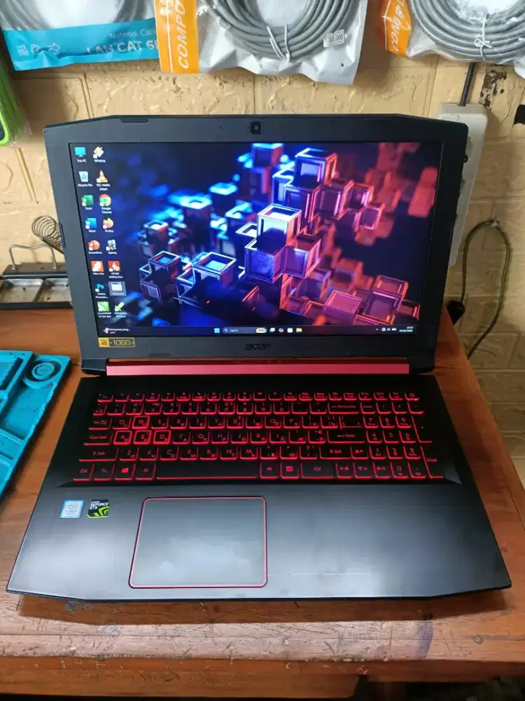 Dijual laptop gaming Acer Nitro 5 intel core i5 gen8 (ram 16/nvme 512)