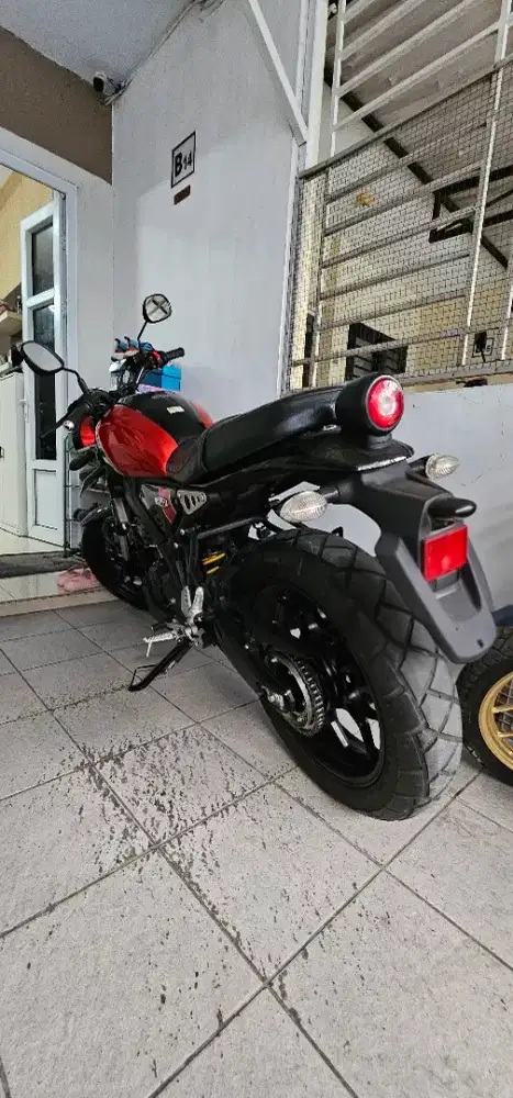 Yamaha XSR 155 Red Black spesial color