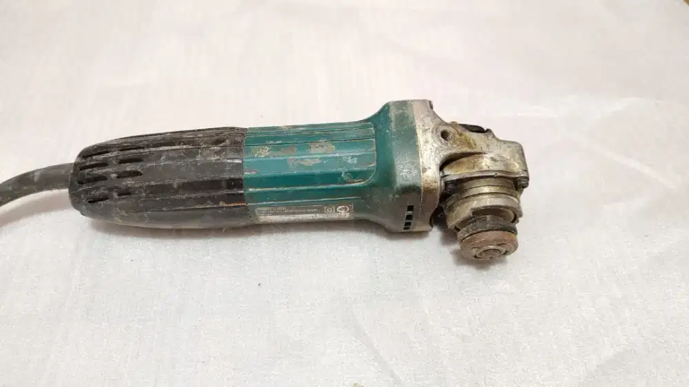 Mesin gerinda tangan makita