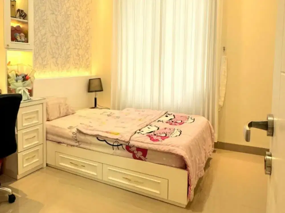 Dijual Rumah Full Furnished Interior Mewah 2 Lantai di Cluster The Spring