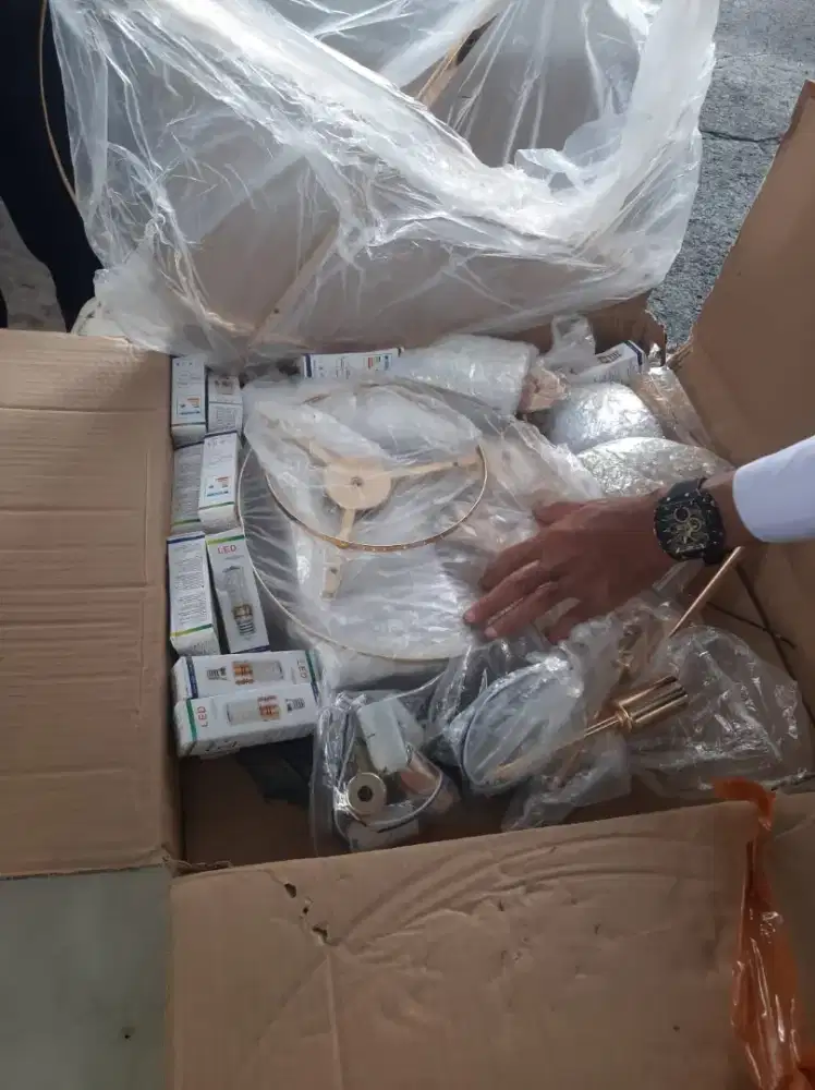 LAMPU HIAS GANTUNG,BARU,ADA 5 UNIT, MEWAH DAN BAHAN BERKELAS..