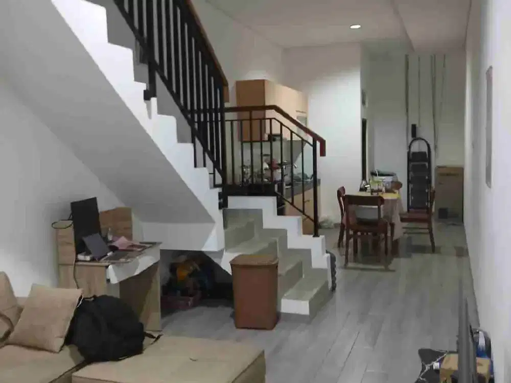 Dijual Rumah 3 Lantai Kedoya Selatan, Dekat Tol Kebon Jeruk – SHM
