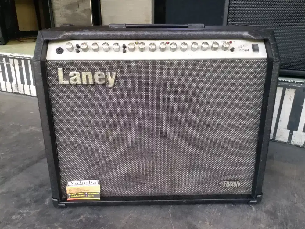 YULODIA BEKASI-ampli gitar laney tf300 made in England 12inch full ori