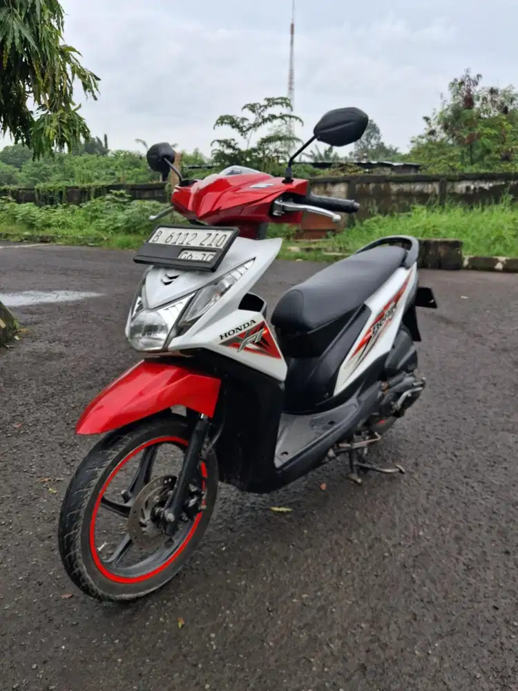 (B) Honda Beat FI Tahun 2015