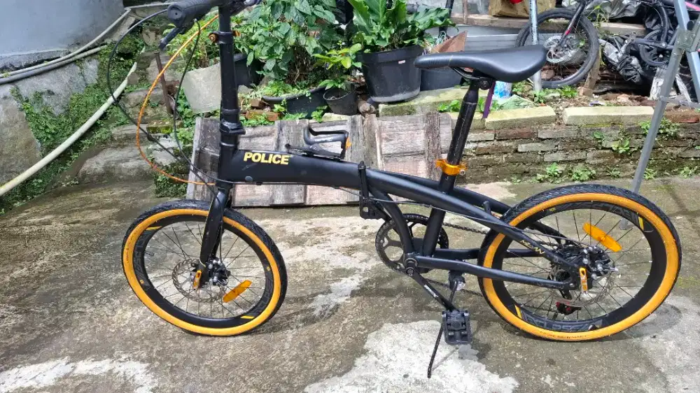 sepeda lipat merk police