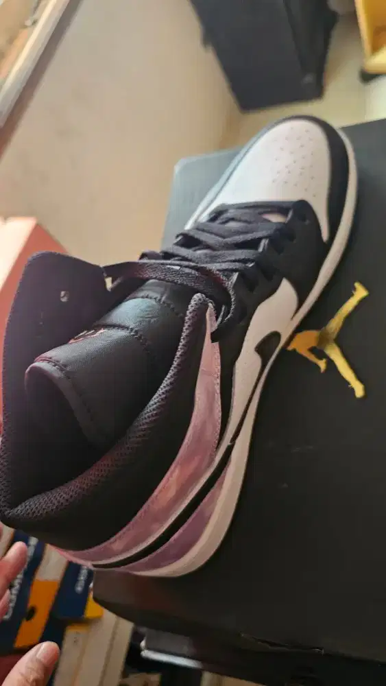 Air Jordan 1 Mid Tie