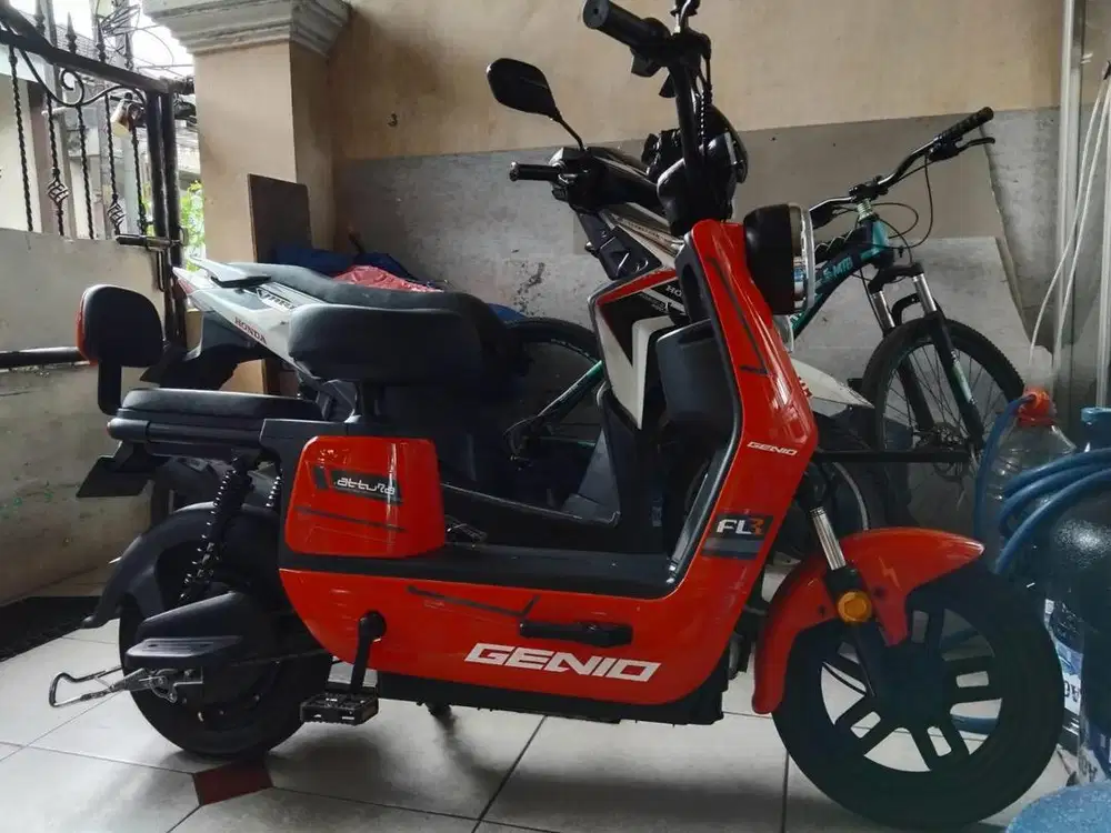 Sepeda Motor Listrik Genio