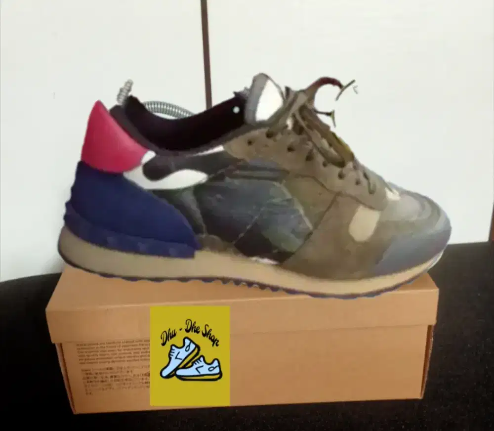 Sepatu Valentino Garavani Size 40 original Italia ( prelove) ) Mewah