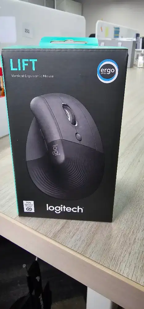 DIJUAL CEPAT – Logitech Lift Ergonomic Mouse ORIGINAL, warna Hitam