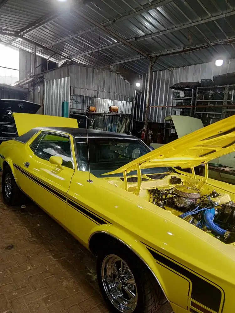 Ford Mustang 1973 Grande kuning Legendaris