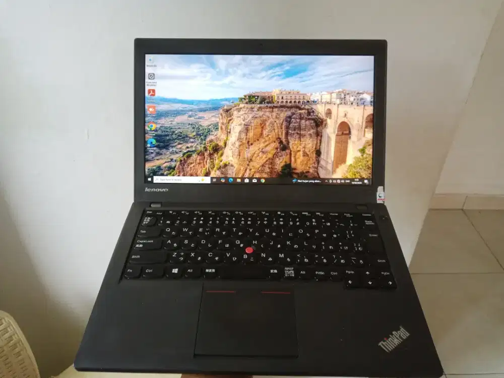 Laptop lenovo thinkpad x240 i5 ssd ram 8 gb ngebut