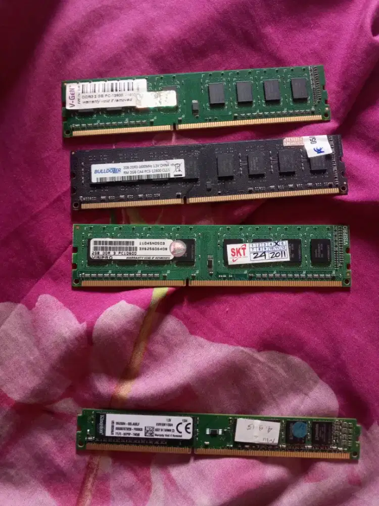 Procesor core i5 gen 2.  Ram DDR3 4gb 2gb HDD PC 500gb